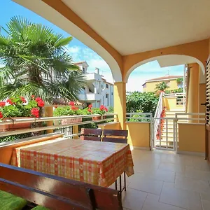 Alenka Orange Apartment Novigrad Istria